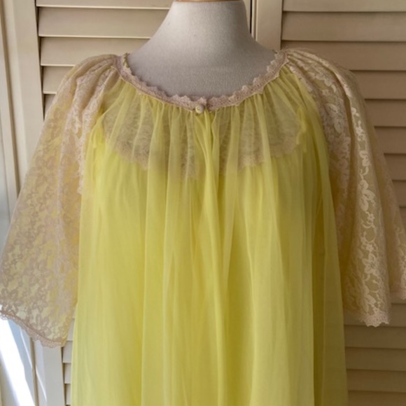 Vintage Canary Yellow Waltz Length Peignoir Set - Picture 4 of 15